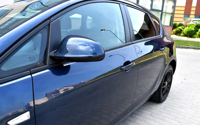 Opel Astra cena 26900 przebieg: 207121, rok produkcji 2012 z Elbląg małe 781